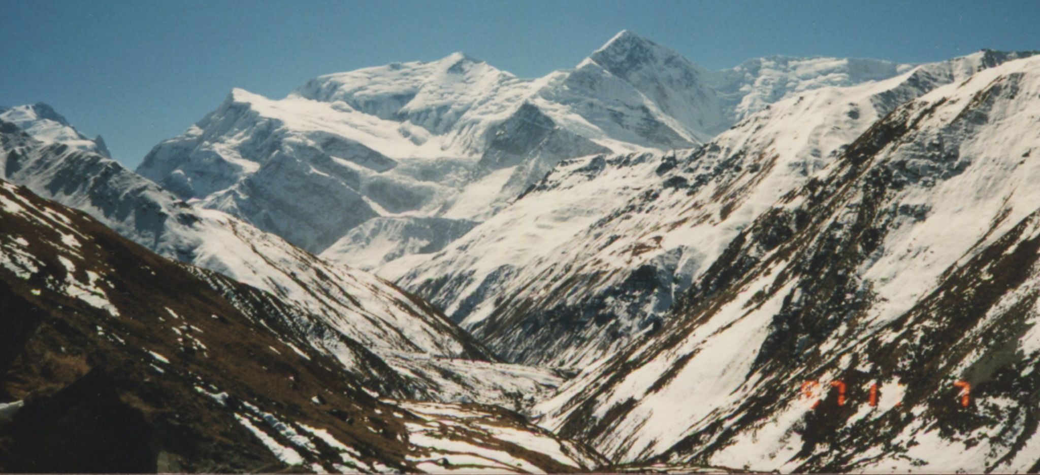 Annapurna Himal on ascent from Manang to Tharong La