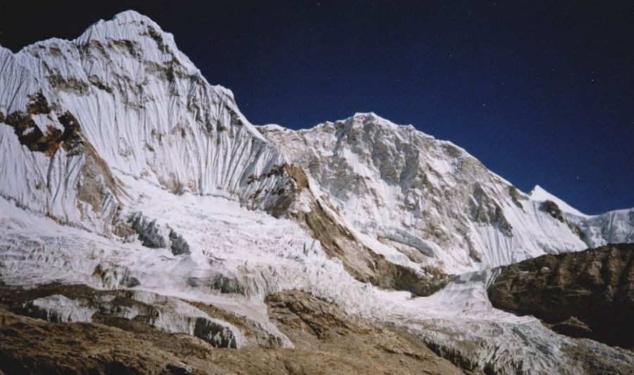 Mount Baruntse ( 7129m ) from above the Panch Pokhari at the head of the Hongu Valley