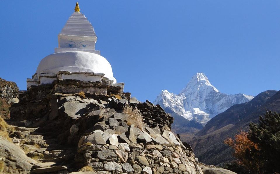 Stupa ( Buddhist shrine ) and Ama Dablam