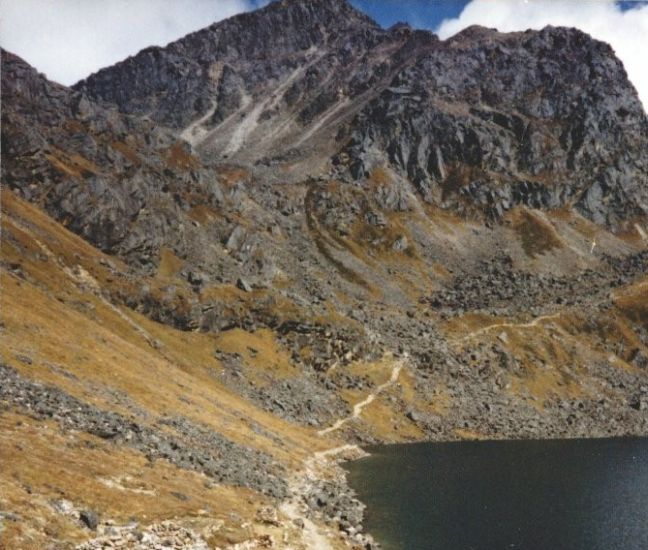 Trail from Gosaikund to Laurebina Pass