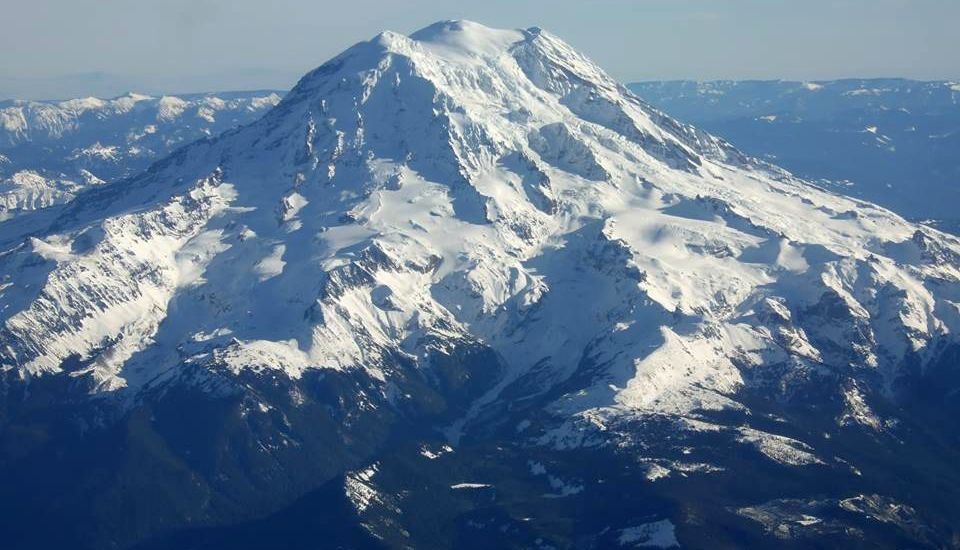 Mount Rainier ( 4392m ) Pacific Ranges, Washington State, USA from Colquhoun Peak