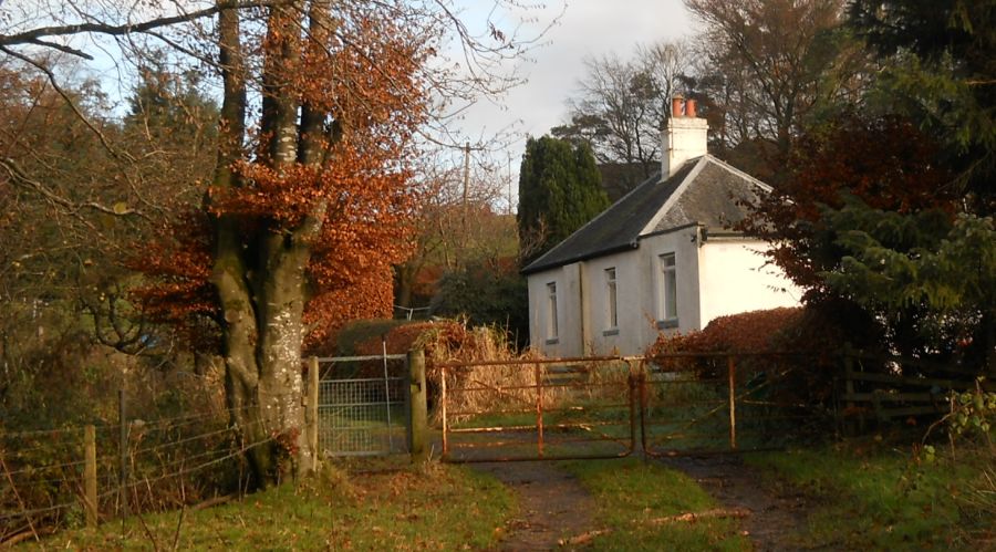 White Yett Lodge at start of the public path to Balfron Bowling Green