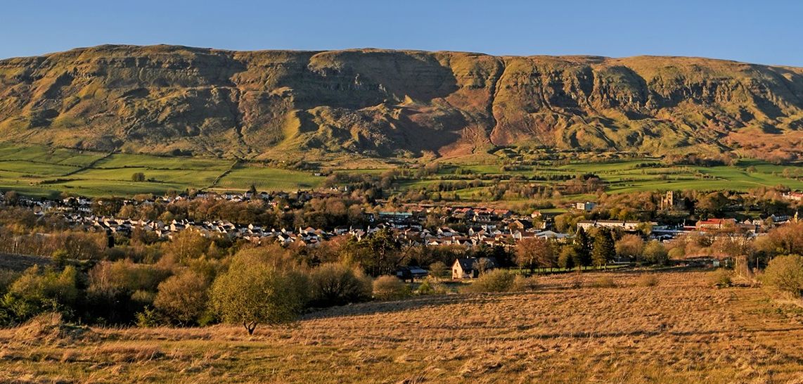 Lennoxtown beneath the Campsie Fells