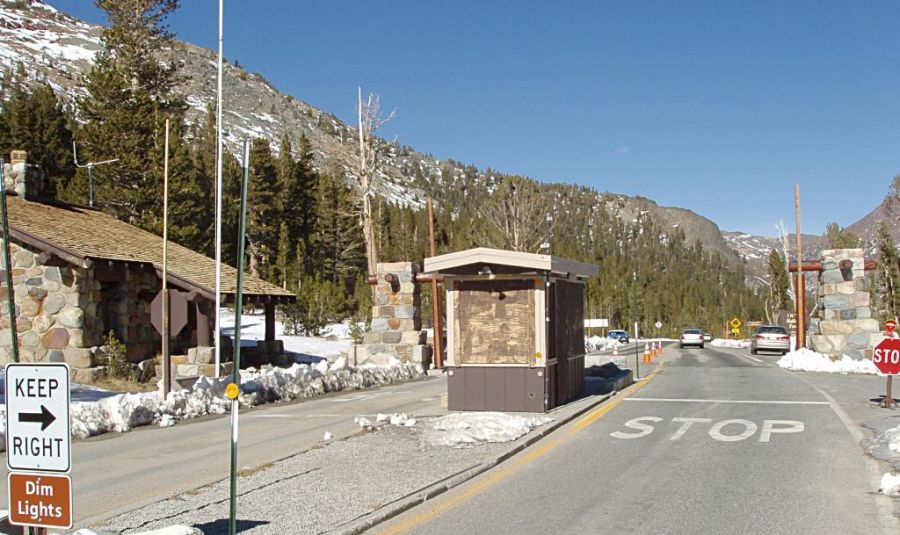 Eastern entrance to Yosemite National Park at Tioga Pass